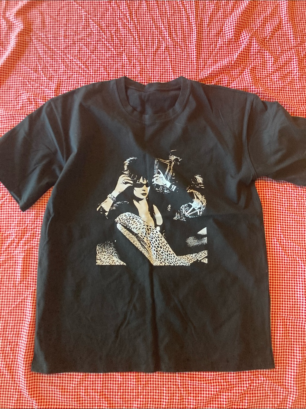 Gildan Black Short Sleeve Graphic Tee with Retro Photo Print
